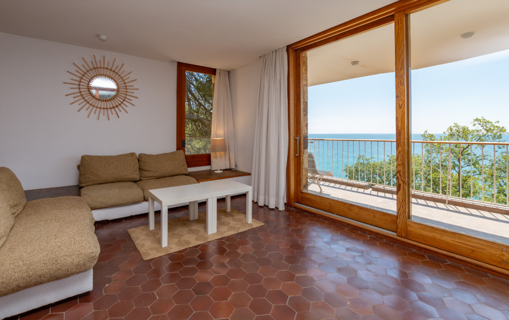 Unique luxury villa with direct access to the private beach - Spain
