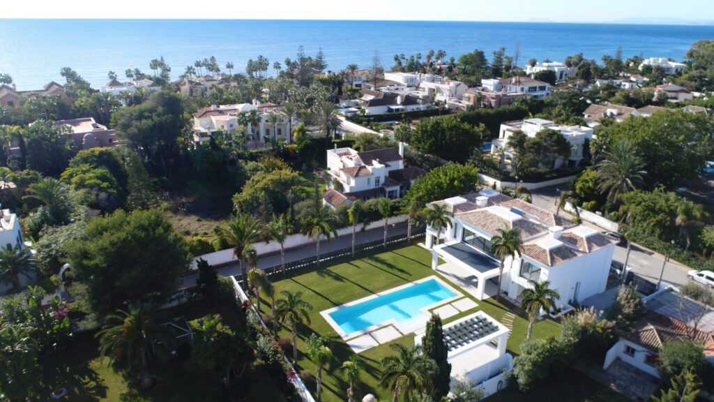 Villas		 > Luxury villa in Marbella near the beach